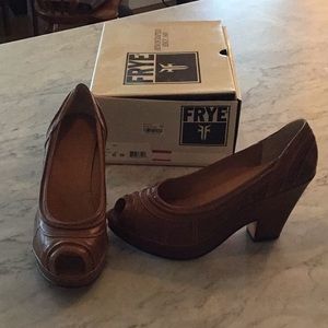 Frye Iris pump peep toe